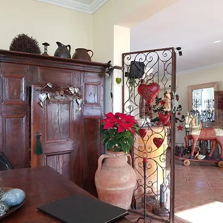 Naranjo Comfortable Villa *